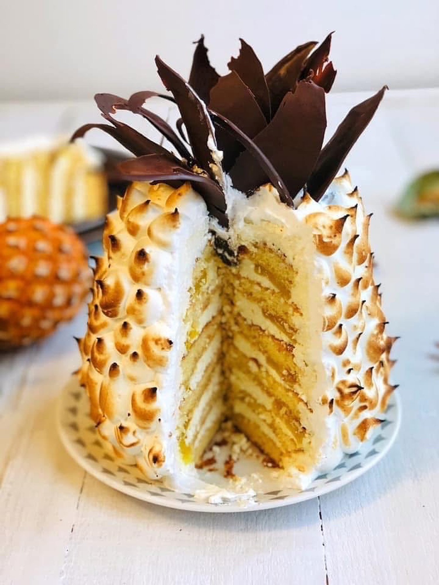 Tort Prichindel cu ananas, cremă de brânză și bezea italiană