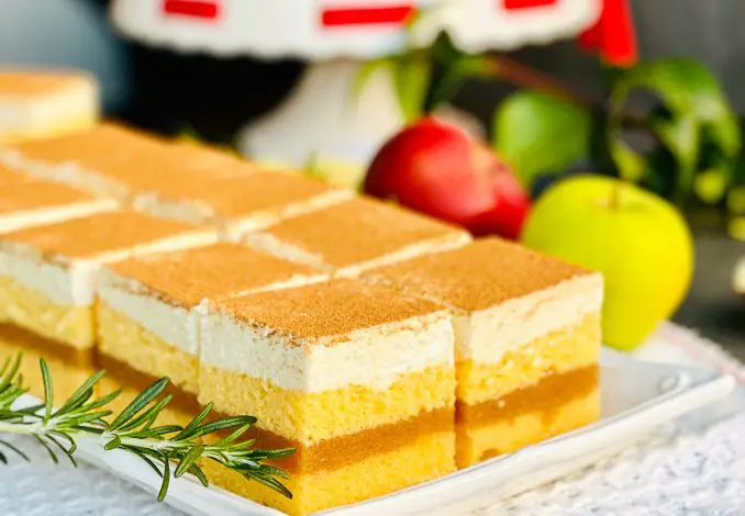 Prăjitura Toamna cu jeleu și mousse de mere