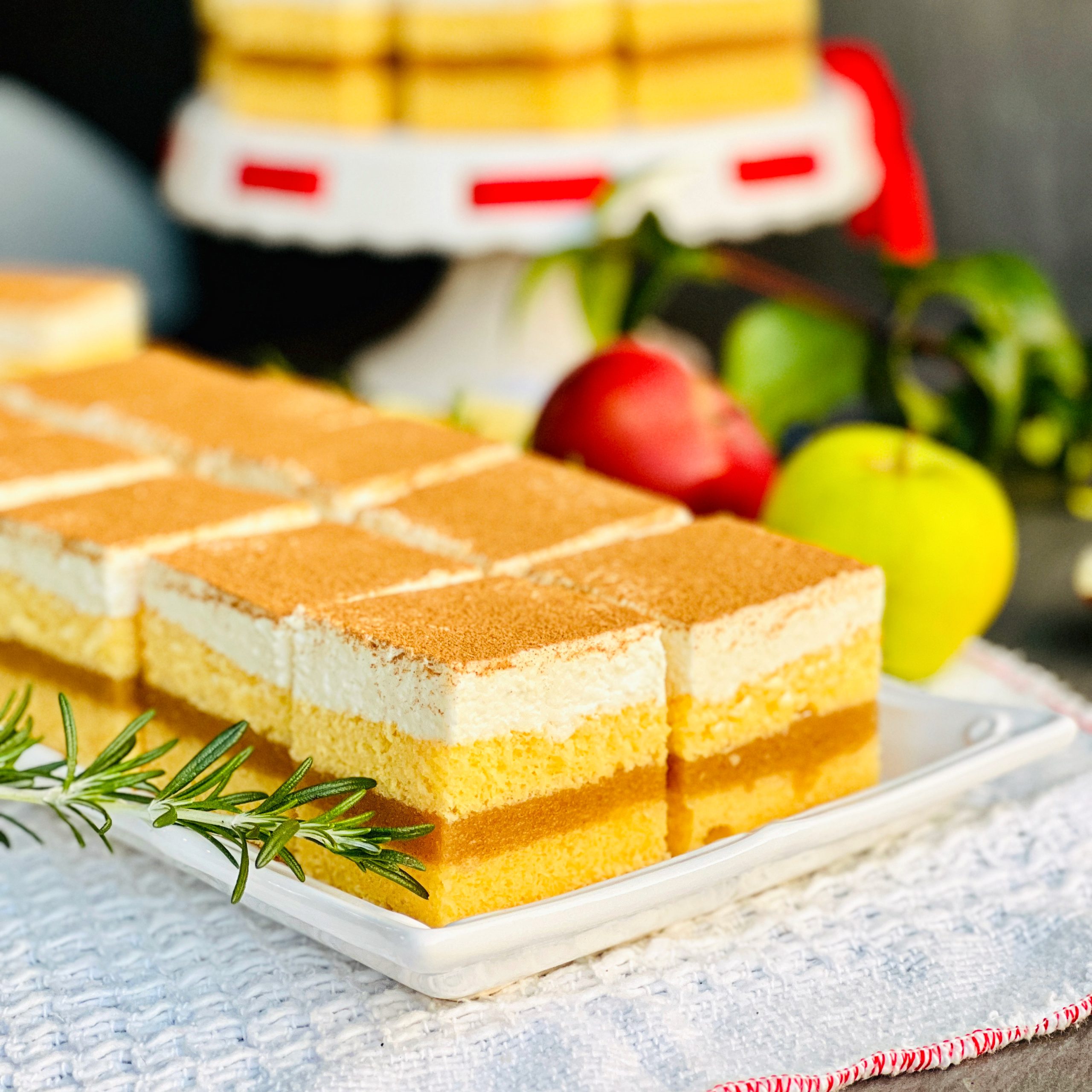 Prăjitura Toamna cu jeleu și mousse de mere