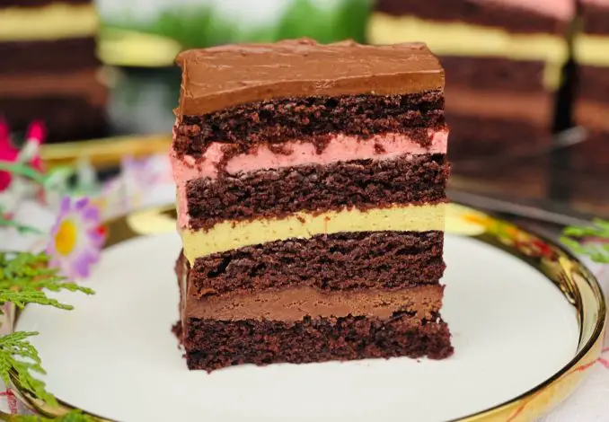 Prăjitura Tamara cu ciocolată, fistic și zmeură