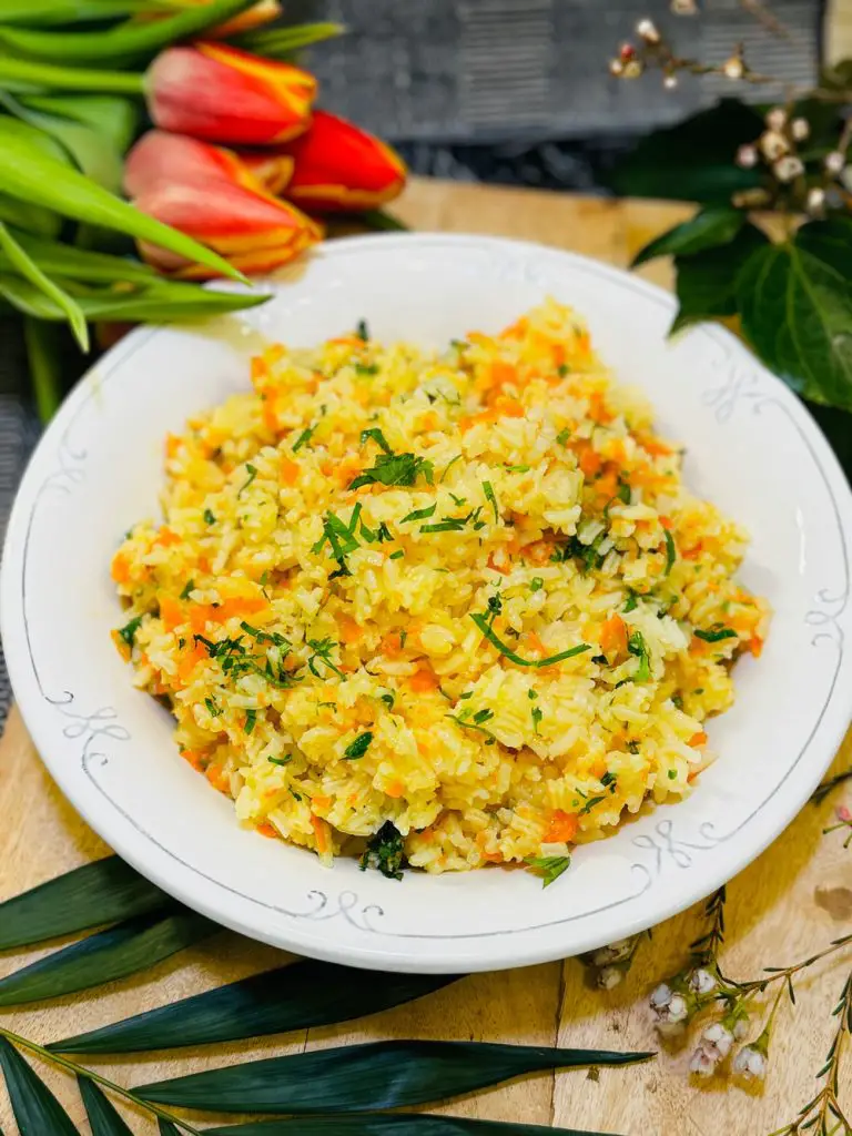 Cel mai bun Pilaf de orez simplu zi gustos Și foarte ușor de făcut