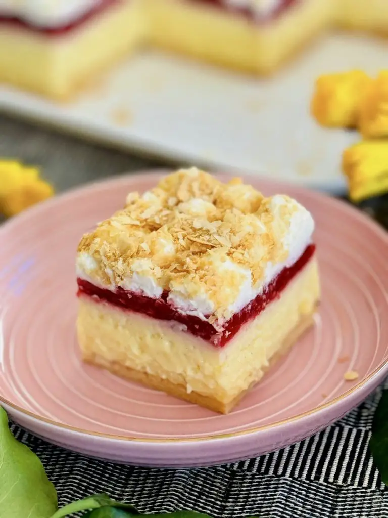 Cremeș cu frișcă și zmeură - Crempită - Cremeschnitten - Cremșnit