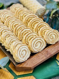 Ruladă Varlaam cu biscuiți și nucă de cocos