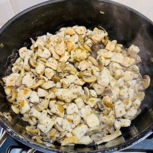 Paste rigatoni cu pui și ciuperci