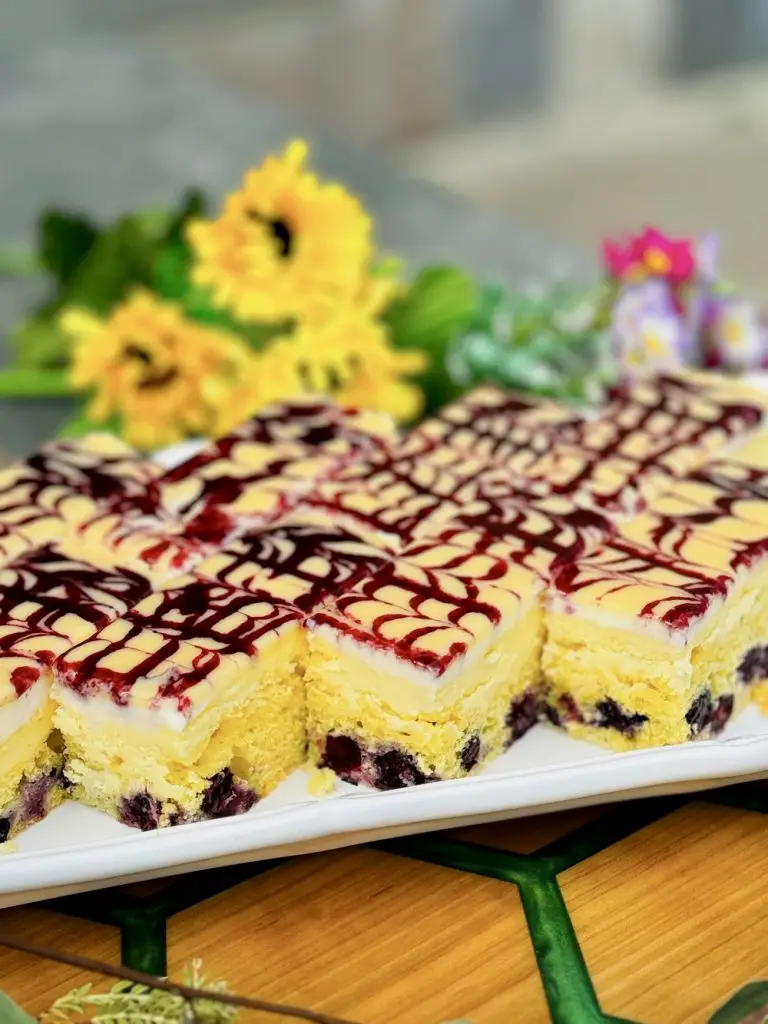 Prăjitura Varadi cu afine și mascarpone un deliciu dulce acrisor