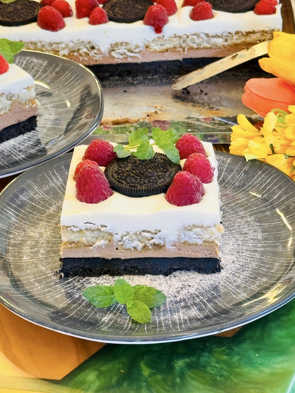 Tiramisu cheesecake cu Oreo și zmeură