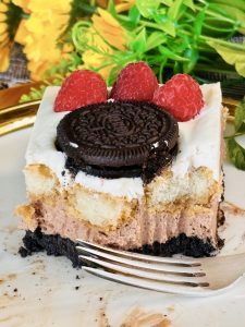 Tiramisu cheesecake cu Oreo și zmeură