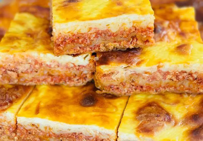 Burek plăcintă cu carne de pui