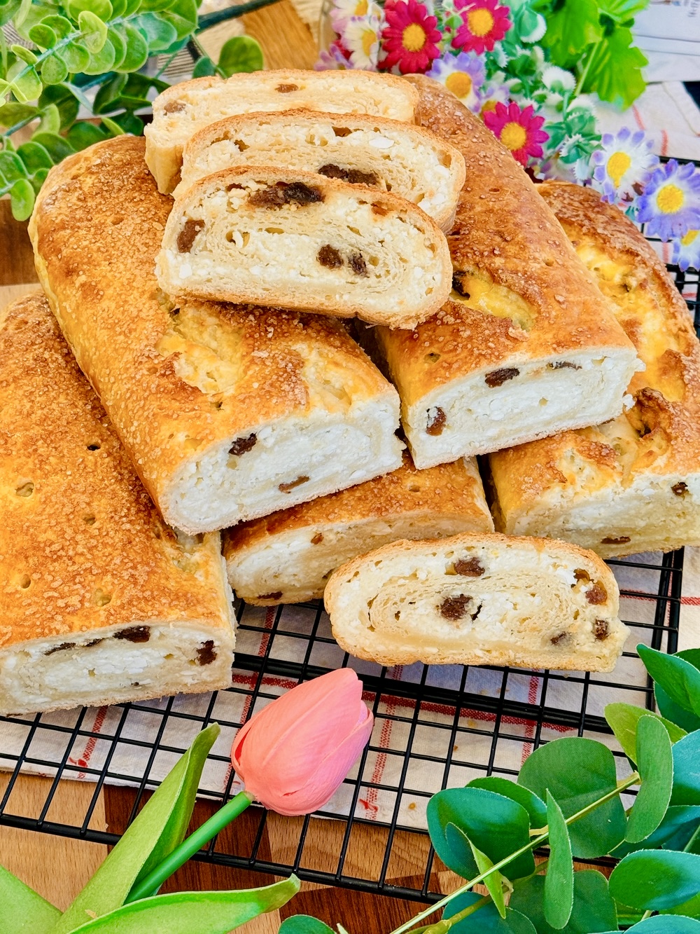 Plăcintă cu brânză dulce și stafide
