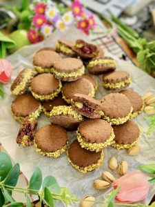 Biscuiți Alfajores cu fistic și fructe de pădure