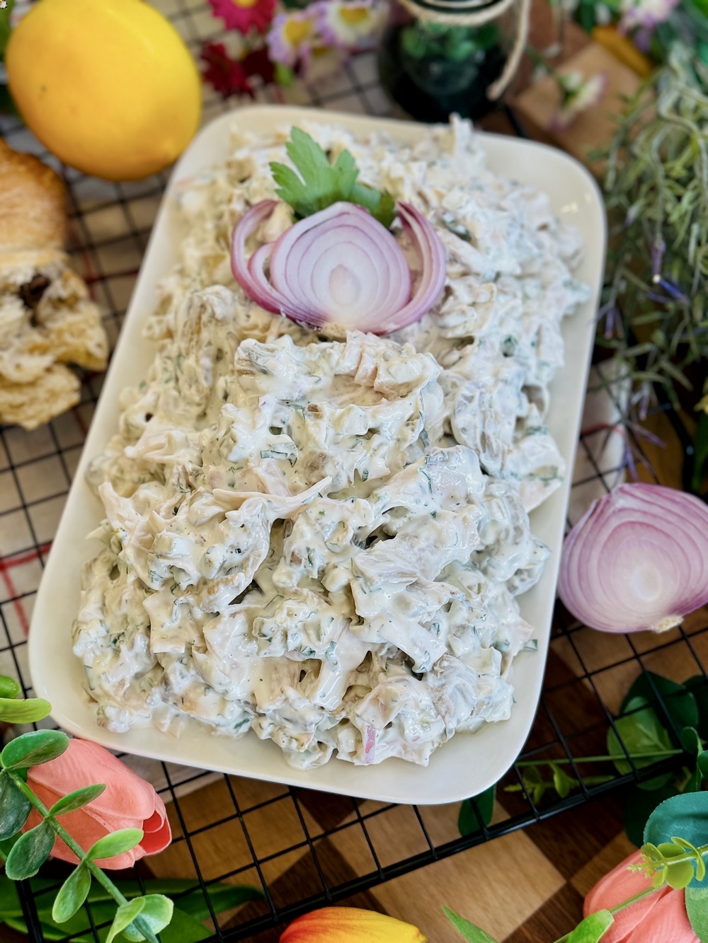 Salată de ciuperci cu șuncă și iaurt