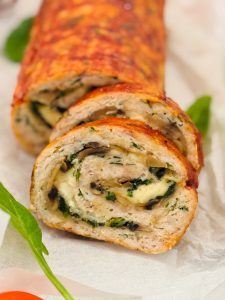 Ruladă de pui cu ciuperci și spanac Rocambole