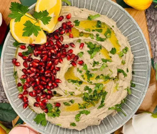 Humus marocan cu linte verde și rodie