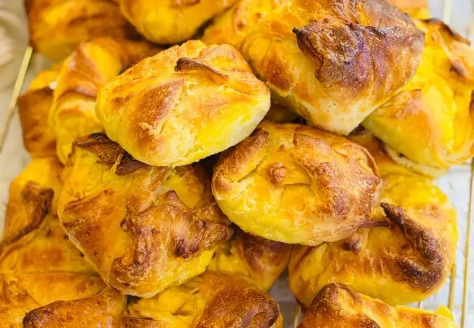Brânzoaice în foietaj de casă - Poale în brâu