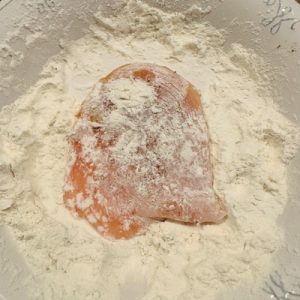 Șnițel de pui Palermo cu parmezan și crustă crocantă