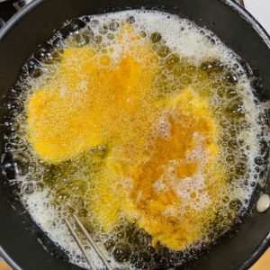 Șnițel de pui Palermo cu parmezan și crustă crocantă