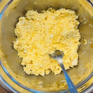 Papanași moldovenești pufoși și aromați