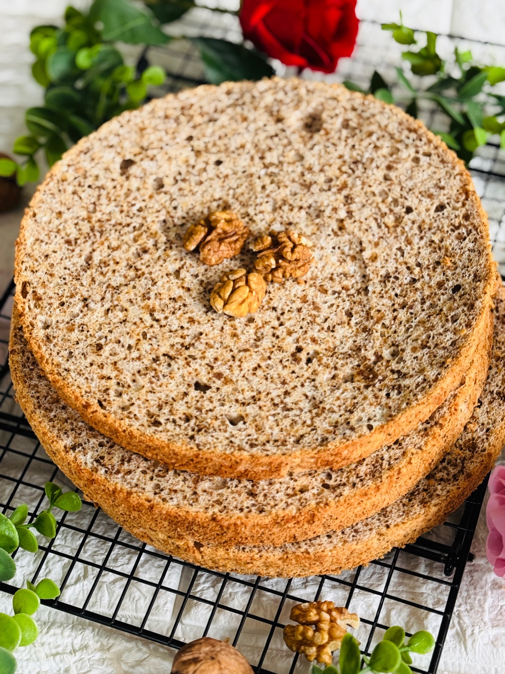 Blat de tort din albușuri cu nucă