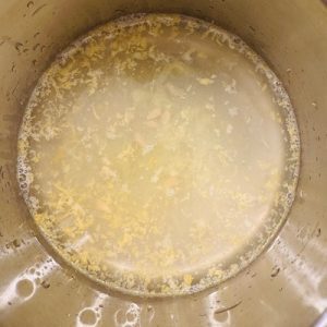 Tort cu căpșuni și cremă de ciocolată albă cu mascarpone
