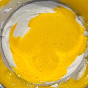 Prăjitură cu mousse de căpșuni cu mascarpone