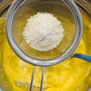 Prăjitură cu mousse de căpșuni cu mascarpone