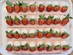 Prăjitură cu mousse de căpșuni cu mascarpone