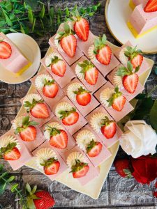 Prăjitură cu mousse de căpșuni cu mascarpone