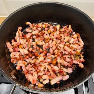 Salată de cartofi cu ciuperci și bacon