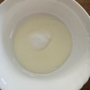 Prăjitura ochii soacrei cu nucă și vișine