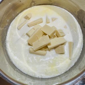 Prăjitura Simina cu afine și cremă de mascarpone cu ciocolată albă