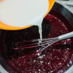 Prăjitura Simina cu afine și cremă de mascarpone cu ciocolată albă