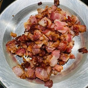 Ficăței de pui cu ceapă și bacon