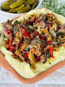 Ficăței de pui cu ceapă și bacon