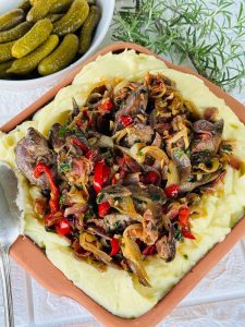 Ficăței de pui cu ceapă și bacon