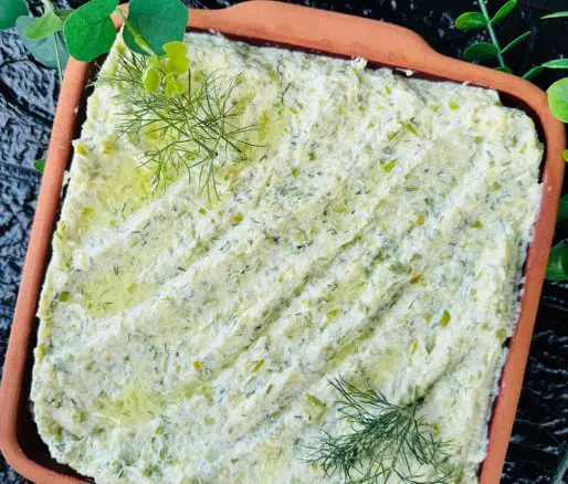 Salată de dovlecei cu iaurt și mărar