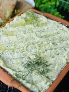 Salată de dovlecei cu iaurt și mărar