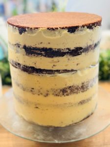 Tort cu mousse de mango și jeleu de vișine