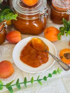 Dulceață de caise cu lămâie o rețetă cu zahăr redus