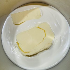 Prăjitura Trilece cu afine și ciocolată sau Tres Leches