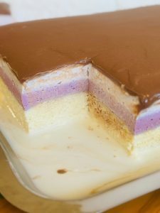 Prăjitura Trilece cu afine și ciocolată sau Tres Leches