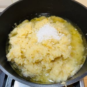 Zacuscă țărănească de vinete cu legume coapte