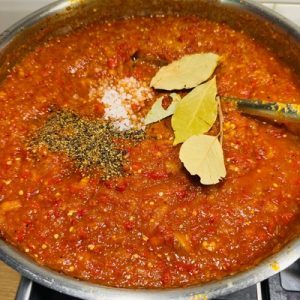 Zacuscă țărănească de vinete cu legume coapte