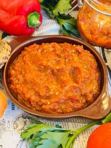 Zacuscă țărănească de vinete cu legume coapte