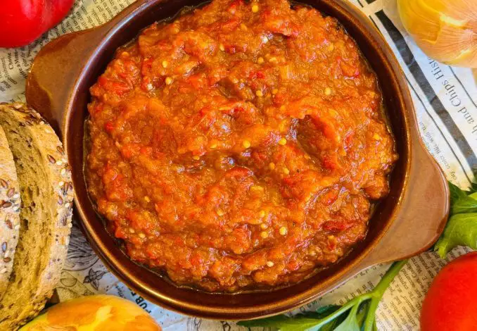 Zacuscă țărănească de vinete cu legume coapte