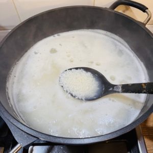 Tocană de legume cu orez la borcan pentru iarnă
