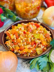 Tocană de legume cu orez la borcan pentru iarnă