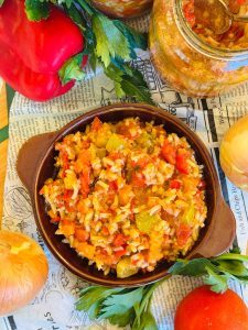 Tocană de legume cu orez la borcan pentru iarnă