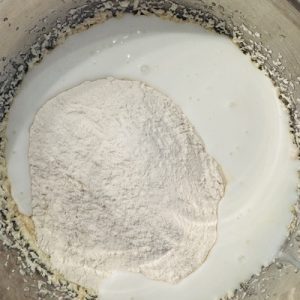 Chec marmorat cu ciocolată și vanilie glazurat cu ciocolată