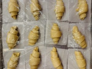 Gogoși Cornulețe pufoase și rumene ca la bunica