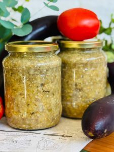 Vinete coapte și tocate la borcan pentru salată